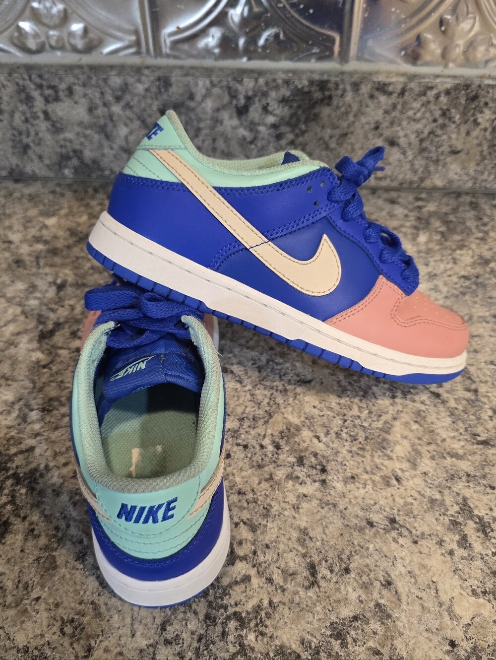 Nike Dunk Low SE Salmon Toe Hyper Royal/Stardust/Emerald/Sanddrift Sneakers 1.5Y